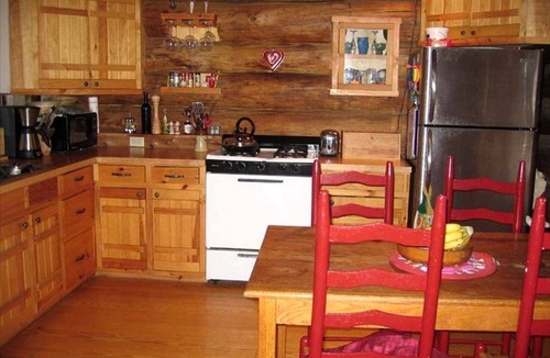 Jefferson House | Rustic Ski Log Cabin for Six People with Outdoor Fire Pit near the Catskill Mountains