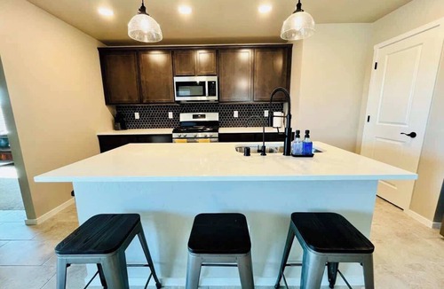 Mesilla Park House | Rustic SouthWest Retreat | 4BR| Desert Charm