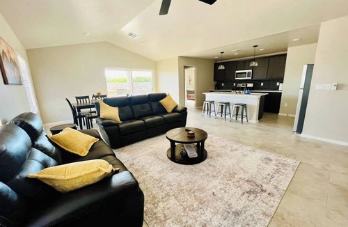 Mesilla Park House | Rustic SouthWest Retreat | 4BR| Desert Charm