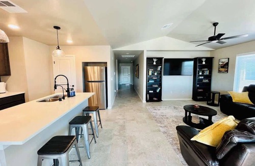 Mesilla Park House | Rustic SouthWest Retreat | 4BR| Desert Charm
