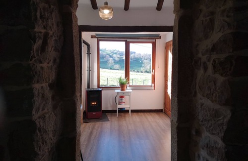 Lloreda Apartment | Rustic, spacious apartment in the Valles Pasiegos, with sheep and hens