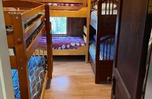 Kents Hill Cabin | Rustic, spacious log cabin on Echo Laken