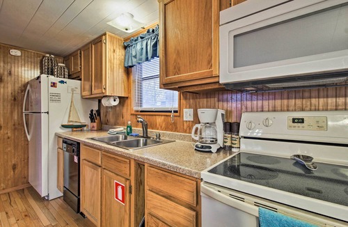 Umber View Heights Cabin | Rustic Stockton Lake Cabin Half Mile to Lake!