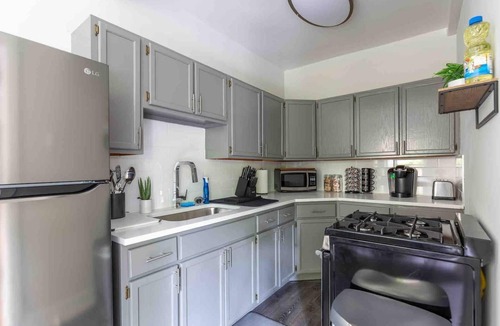 Ravenswood Apartment | Rustic Studio Apartment in the Heart of Lincoln Square