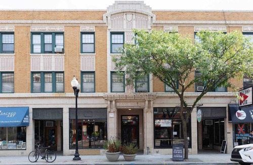 Ravenswood Apartment | Rustic Studio Apartment in the Heart of Lincoln Square