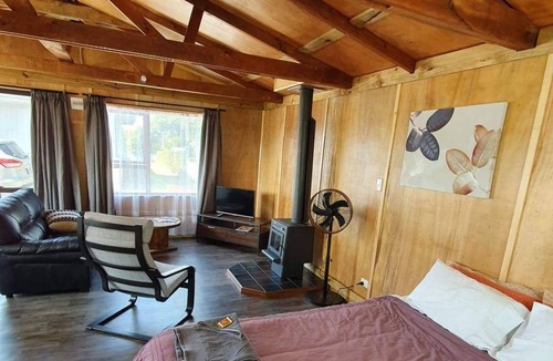 Bay View Apartment | Rustic Studio close to everything!