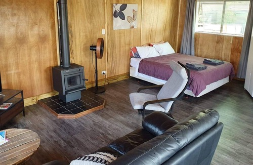 Bay View Apartment | Rustic Studio close to everything!