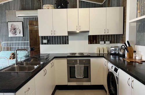 Numurkah Apartment | Rustic Studio in Numurkah