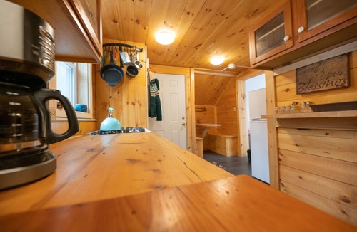 Waterbury Center Apartment | Rustic Studio with tiny home feel