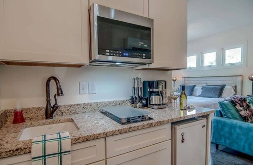 Edgehill Apartment | Rustic Studio Walkable to Music Row