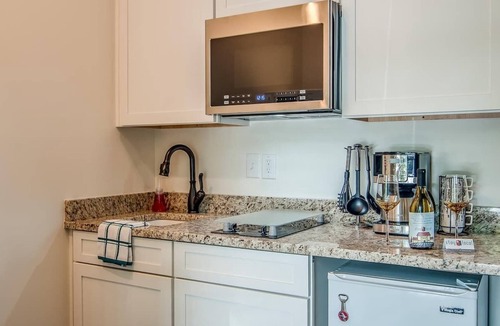 Edgehill Apartment | Rustic Studio Walkable to Music Row