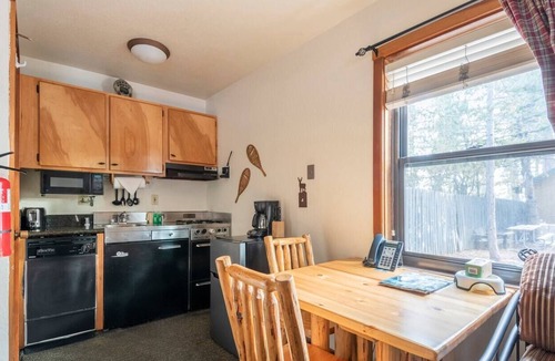 Tahoe Vista Apartment | Rustic studio with pool and private beach access