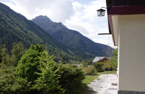 Champex-Lac Ski Chalet | Rustic, sunny cottage, garden on the heights of Champex, lake view