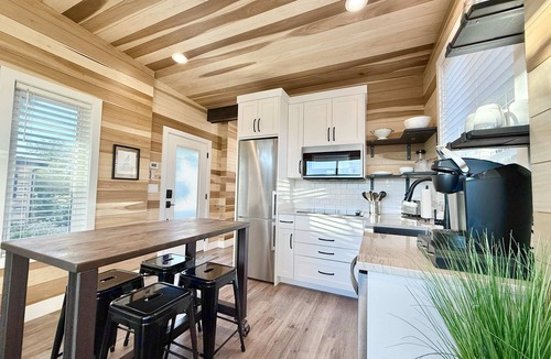 Escalante House | Rustic Tiny Home Near Grand Staircase–Sleeps 6