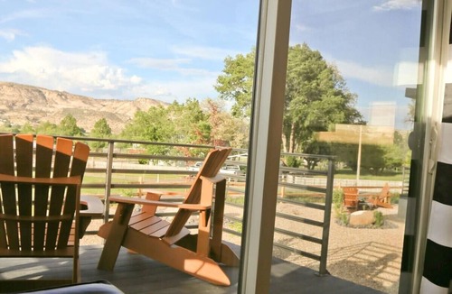 Escalante House | Rustic Tiny Home Near Grand Staircase–Sleeps 6