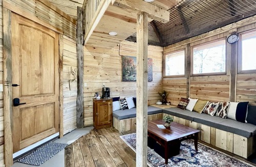 Boles House | Rustic Tree House Nestled in the Heart of Ouachita National Forest, Arkansas