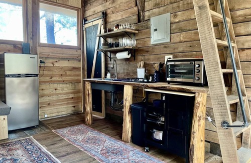 Boles House | Rustic Tree House Nestled in the Heart of Ouachita National Forest, Arkansas