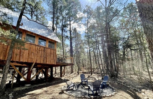 Boles House | Rustic Tree House Nestled in the Heart of Ouachita National Forest, Arkansas