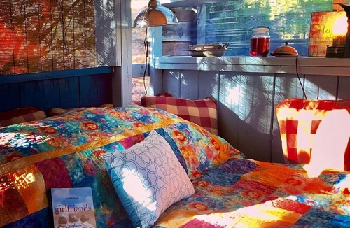 Zuzax Cabin | Rustic Tree House Rental with a Fire Pit in Bernalillo County, New Mexico