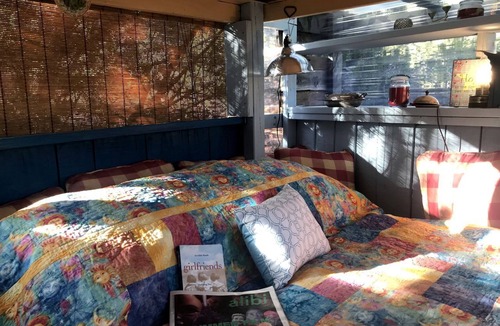 Zuzax Cabin | Rustic Tree House Rental with a Fire Pit in Bernalillo County, New Mexico
