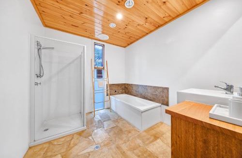 Aireys Inlet House | Rustic Treehouse - Aireys Inlet