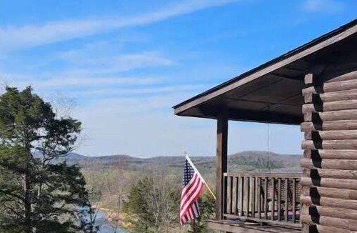 Pocahontas Cabin | Rustic Vibes