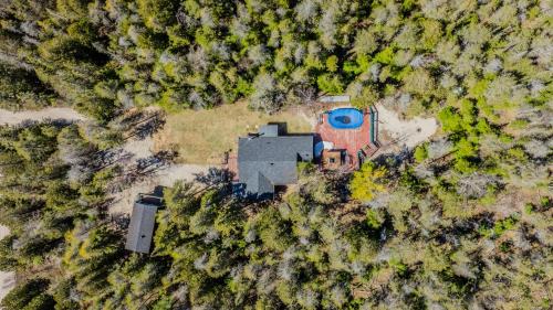 Northern Bruce Peninsula House | Rustic Vibes w Pool and Hot Tub - Tobermory