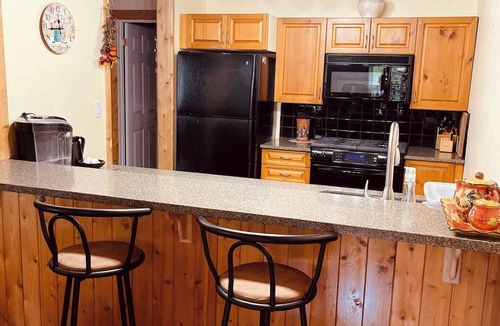 Northern Bruce Peninsula Cottage | Rustic Vibes w/Pool and Hot Tub - Tobermory