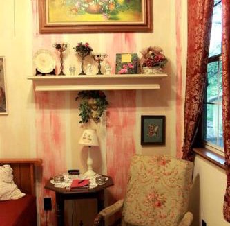 Marble Falls House | Rustic Victorian-Style Cottage Rental with Clawfoot Bathtub on Hamilton Creek, Texas