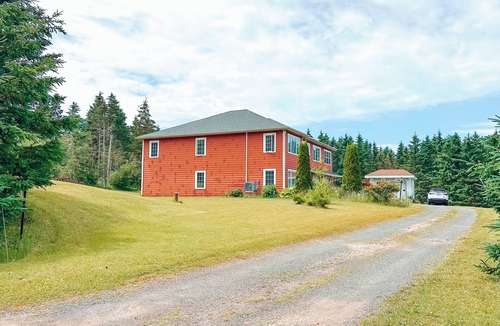 Charlotte's Shore Apartment | Rustic View Suite on PEI