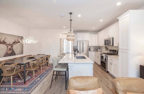 Rendezvous Condo | Rustic Views | Hot Tub | Game