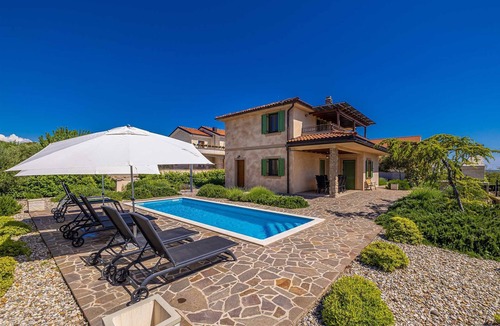 Linardici House | Rustic Villa BELLAMARE with pool