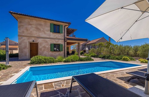Linardici House | Rustic Villa BELLAMARE with pool