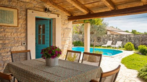 Vosteni Villa | Rustic villa Janko with pool in Sveti Lovrec