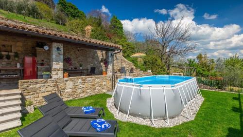 Motovun Villa | Rustic villa Pietro with panoramic view in Motovun