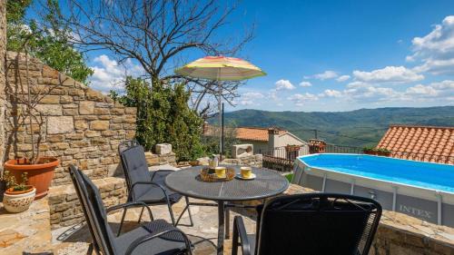 Motovun Villa | Rustic villa Pietro with panoramic view in Motovun