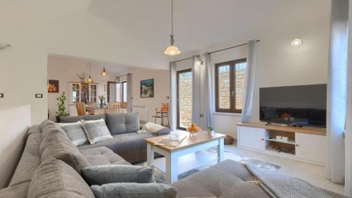 Motovun Villa | Rustic villa Pietro with panoramic view in Motovun