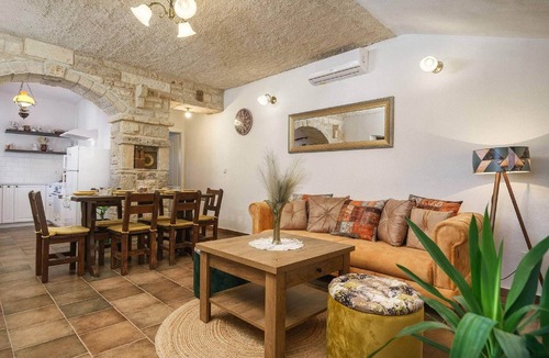 Stankovci Villa | Rustic Villa with Pool near Krka Park
