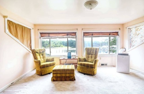 Lexington Park House | Rustic Waterfront 5BD Home with Dock in Maryland