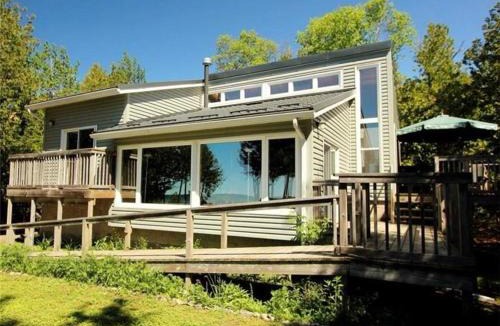 Tobermory House | Rustic Waterfront Kayak Near National Park