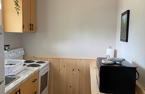 Port Blandford Cabin | Rustic Wave Cottages-Cabin #4