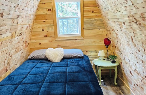 Port Blandford Cabin | Rustic Wave Cottages-Glamping Pod #3