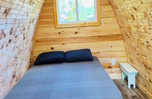 Port Blandford Cabin | Rustic Wave Cottages-Glamping Pod #5