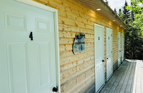 Port Blandford Cabin | Rustic Wave Cottages-Glamping Pod #1