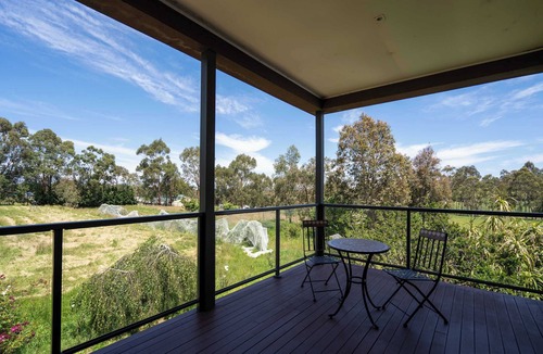 Labertouche House | Rustic Winery Villa | Queen + Single Bed Room3 with En-Suite