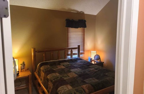 Lyndon Station Condo | Rustic Wisconsin Dells Condo