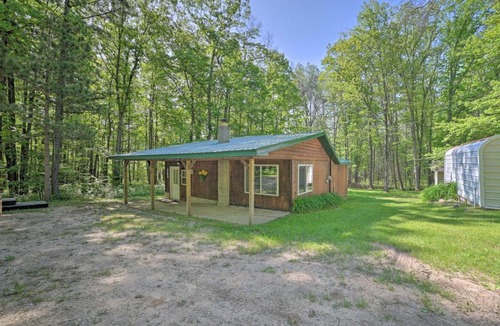 Mio House | Rustic Wooded Retreat with Fire Pit, Near Trails!