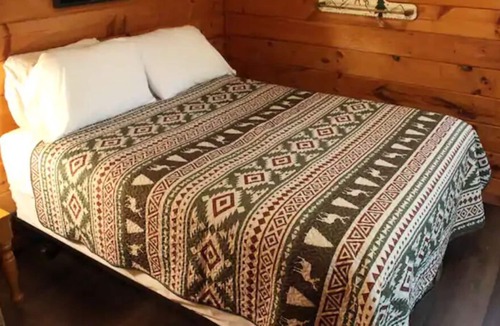 Sulphur Cabin | Rustic Woodland Cabin