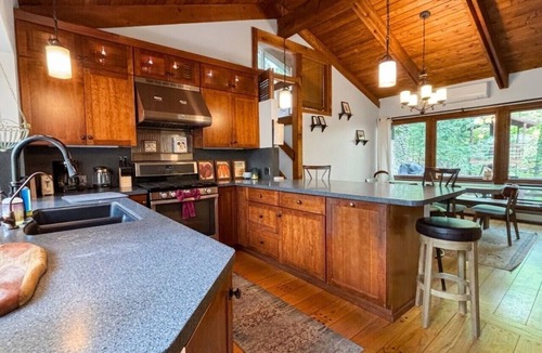 Jamesville House | Rustic Woodland Home | Hot Tub | Stream | Nature