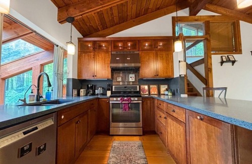 Jamesville House | Rustic Woodland Home | Hot Tub | Stream | Nature